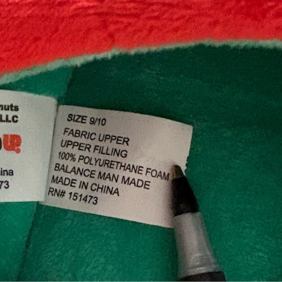 Peanuts Red Snoopy Slippers with Green Hat Mens 9/10 NWT - Picture 4 of 6